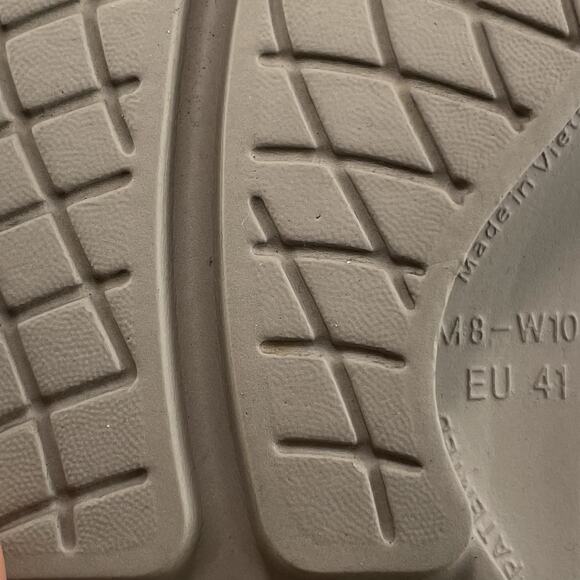 Oofos Ooriginal Flip Flip Sandals Mens Size 8 Womens Size 10 Nomad Beige Tan - Picture 8 of 9